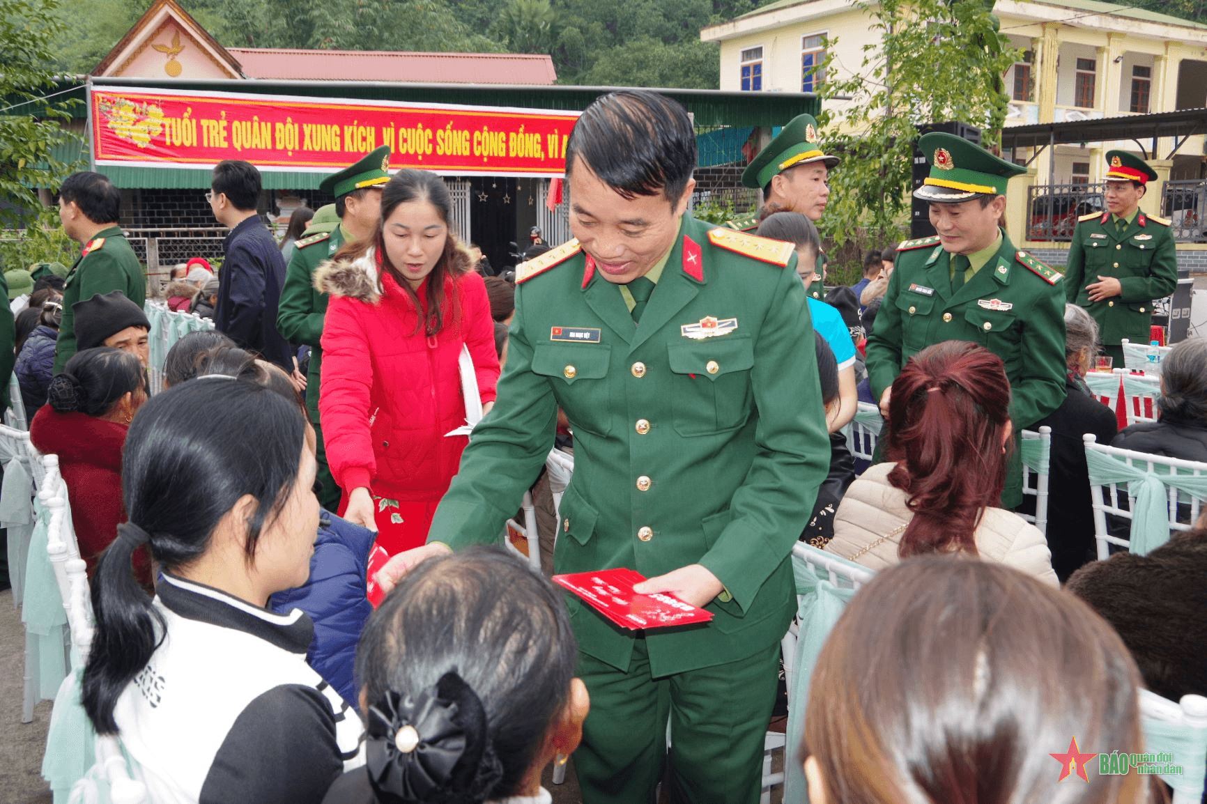 Hà Tĩnh: “Chung tay dệt sắc xuân biên giới”