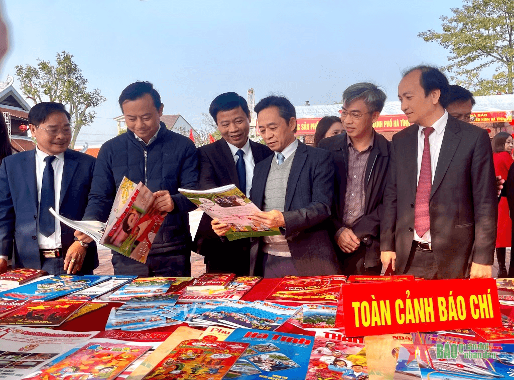 Hà Tĩnh khai mạc Hội báo Xuân Ất Tỵ 2025