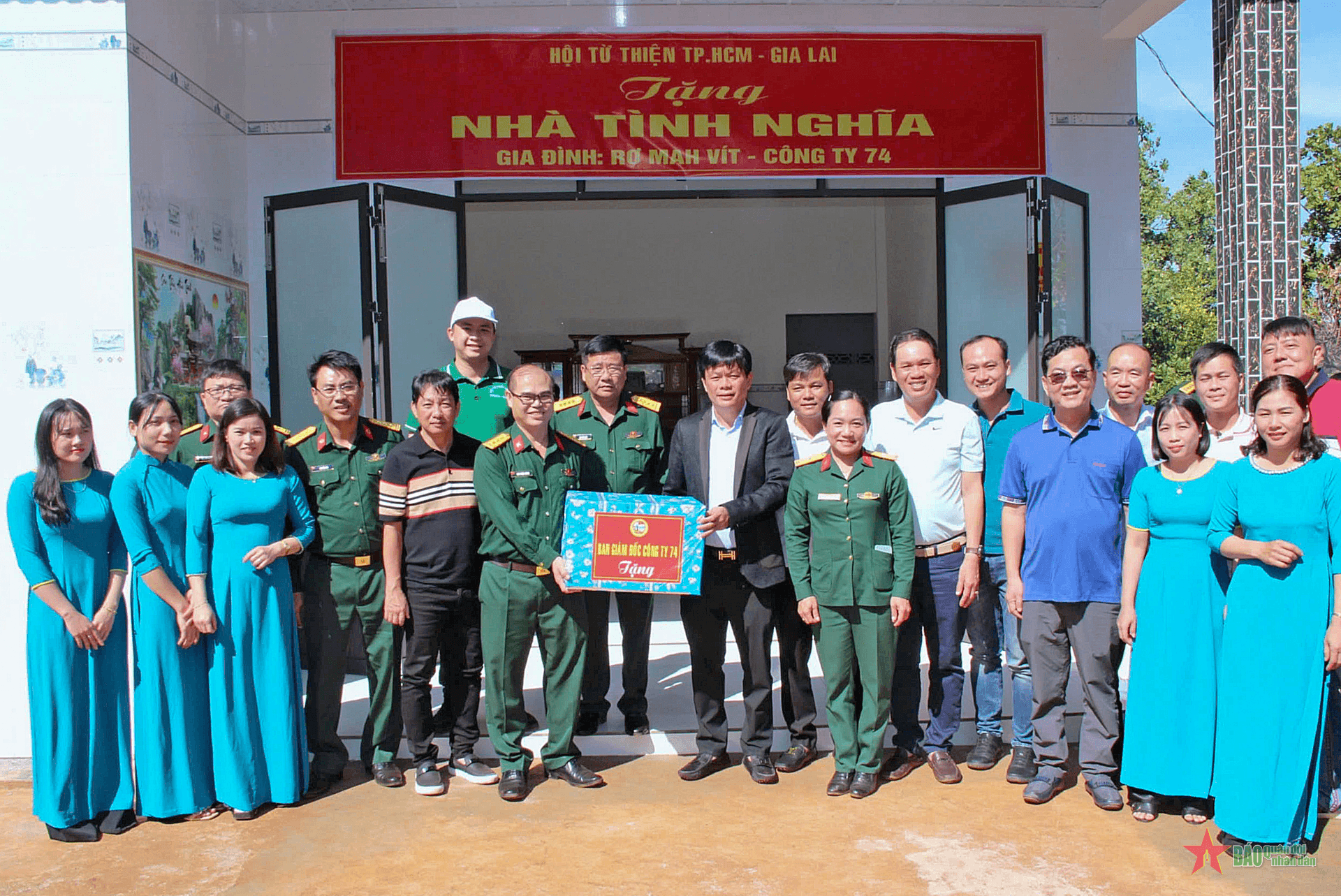 Binh đoàn 15 phối hợp với hội từ thiện khánh thành 8 Nhà tình nghĩa tặng người lao động