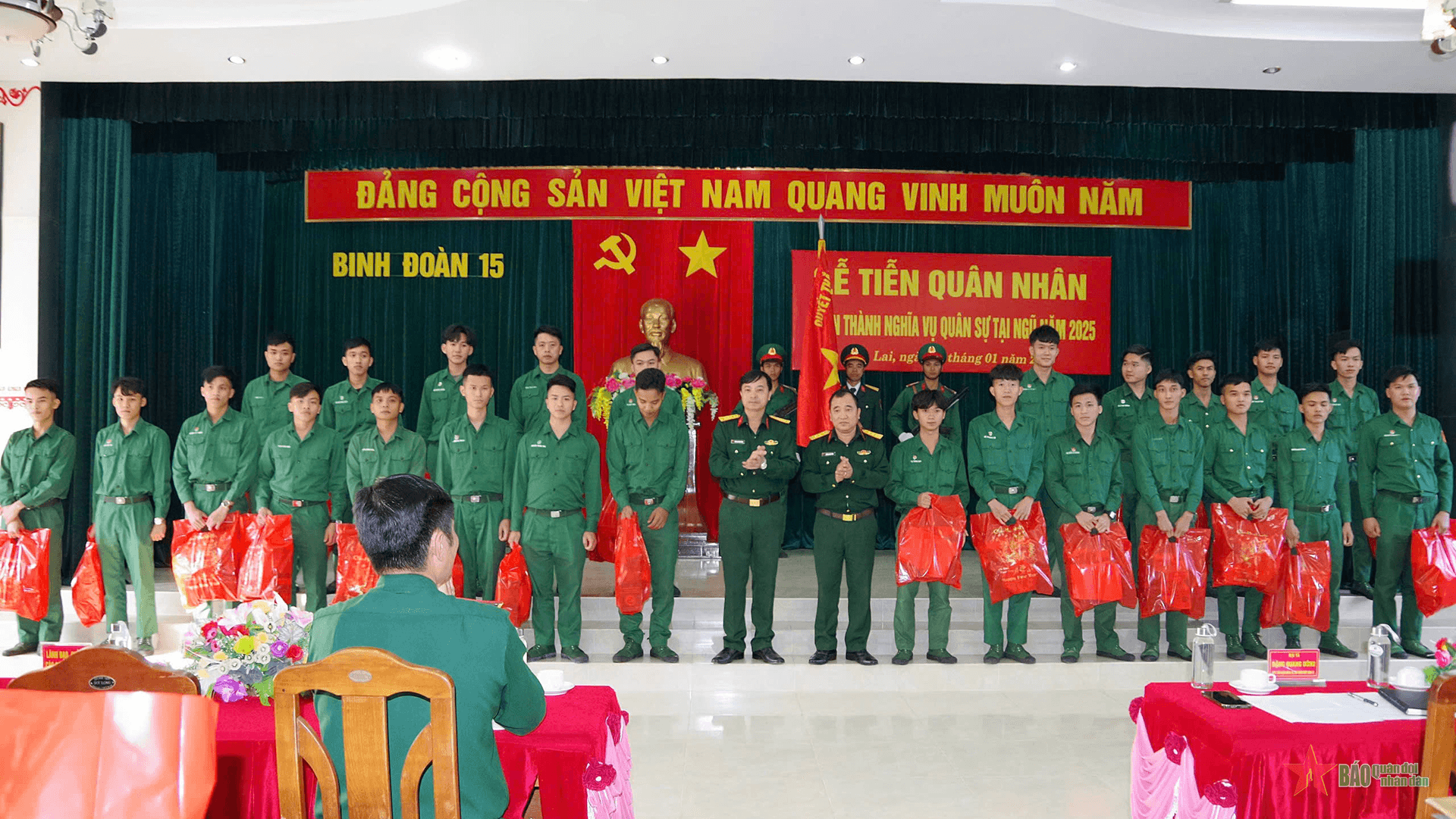 Binh đoàn 15 tiễn quân nhân hoàn thành nghĩa vụ quân sự