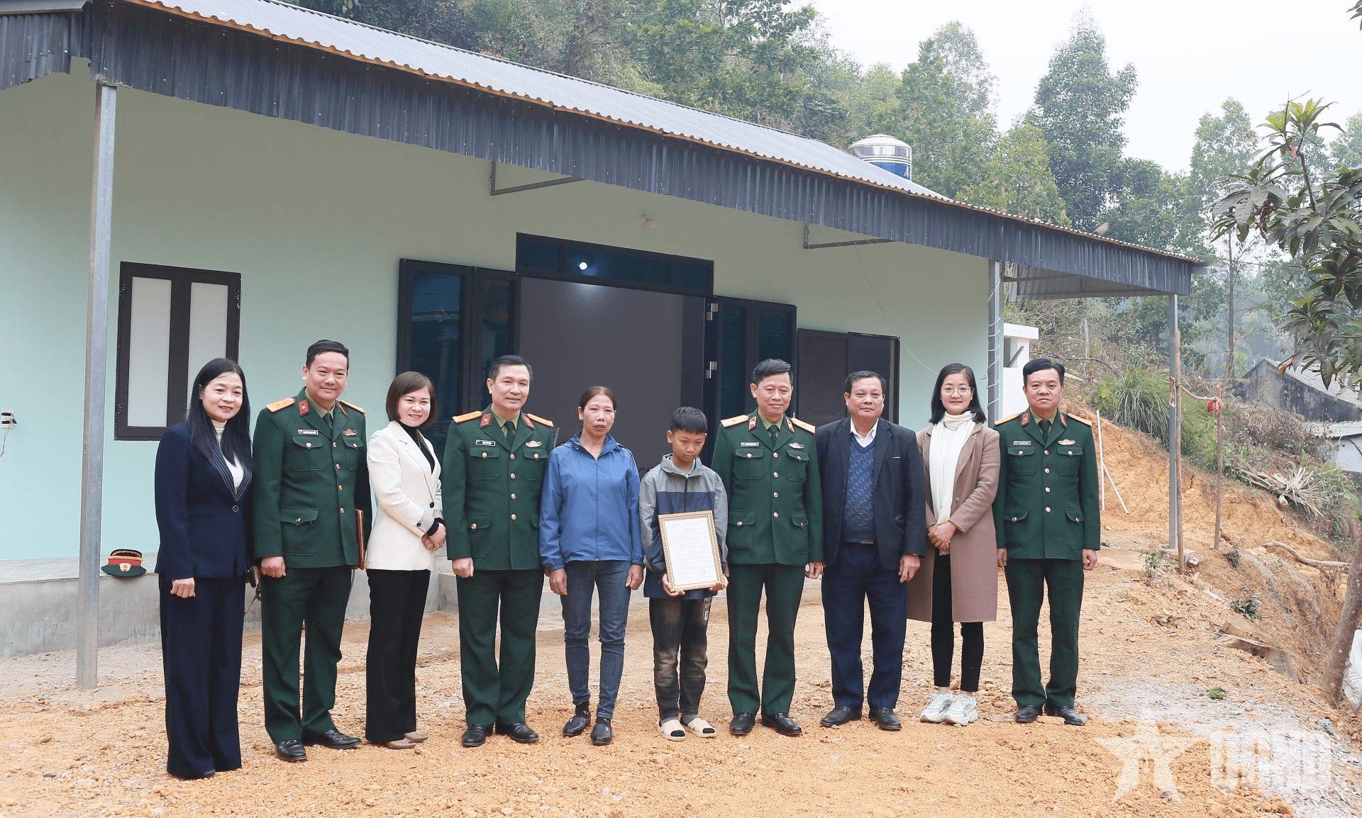 Học viện Quân y trao “Ngôi nhà 100 đồng” tặng đối tượng chính sách tại Thái Nguyên