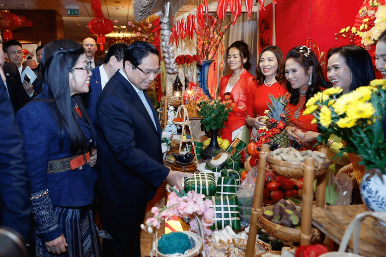 Thủ tướng Phạm Minh Chính và phu nhân dự chương trình Xuân Quê hương với cộng đồng người Việt Nam tại Ba Lan