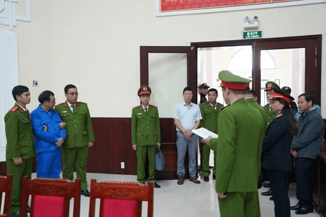 Giám đốc Đại học Huế bị bắt tạm giam do liên quan đến việc chiếm đoạt tài sản của sinh viên