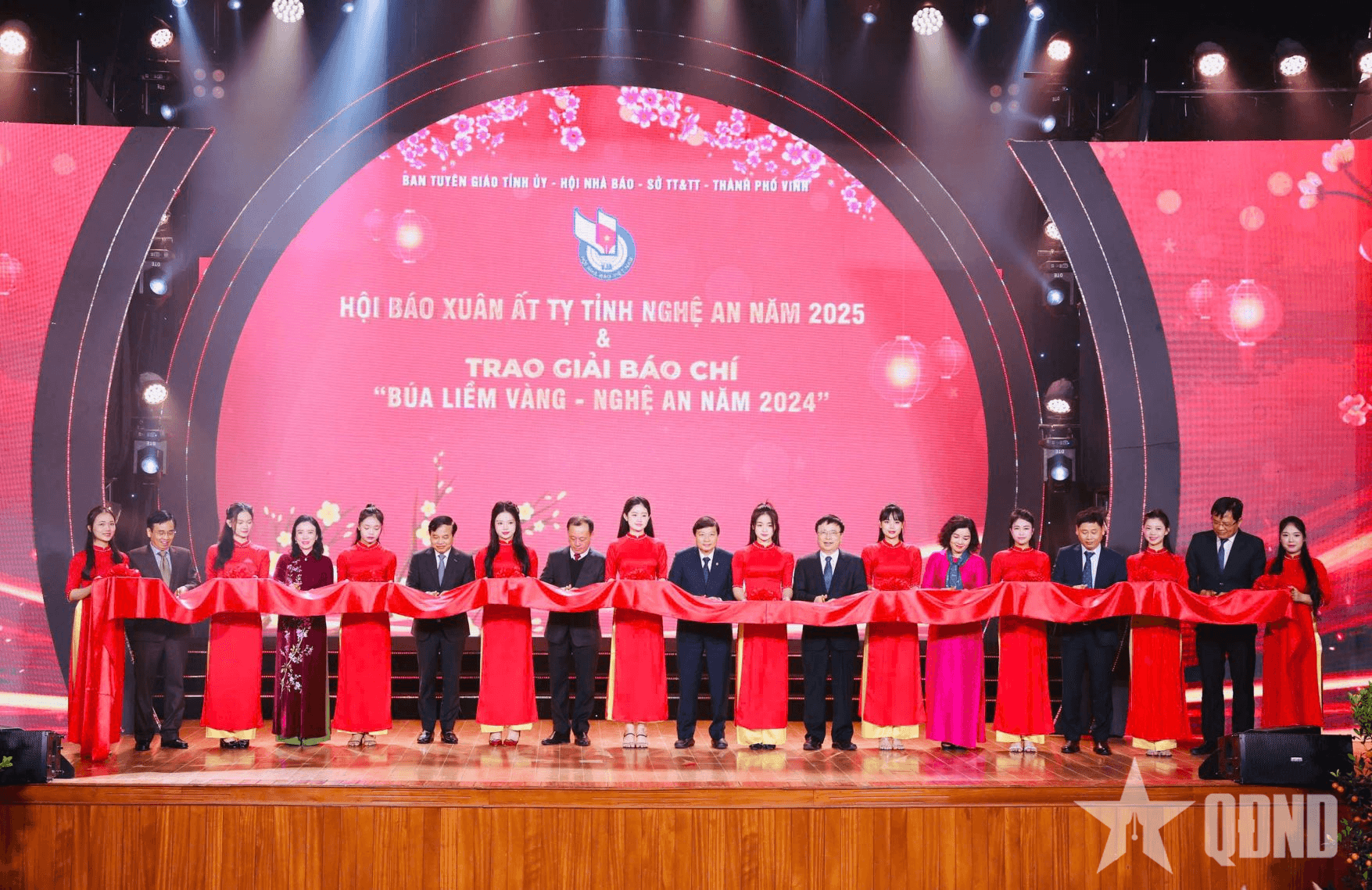 Nghệ An khai mạc Hội báo Xuân 2025, trao giải Báo chí "Búa liềm vàng" năm 2024