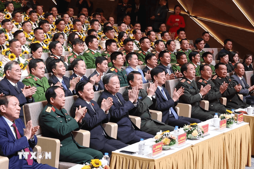 Tổng Bí thư Tô Lâm dự Chương trình giao lưu nghệ thuật chính luận “Sống trong lòng dân”