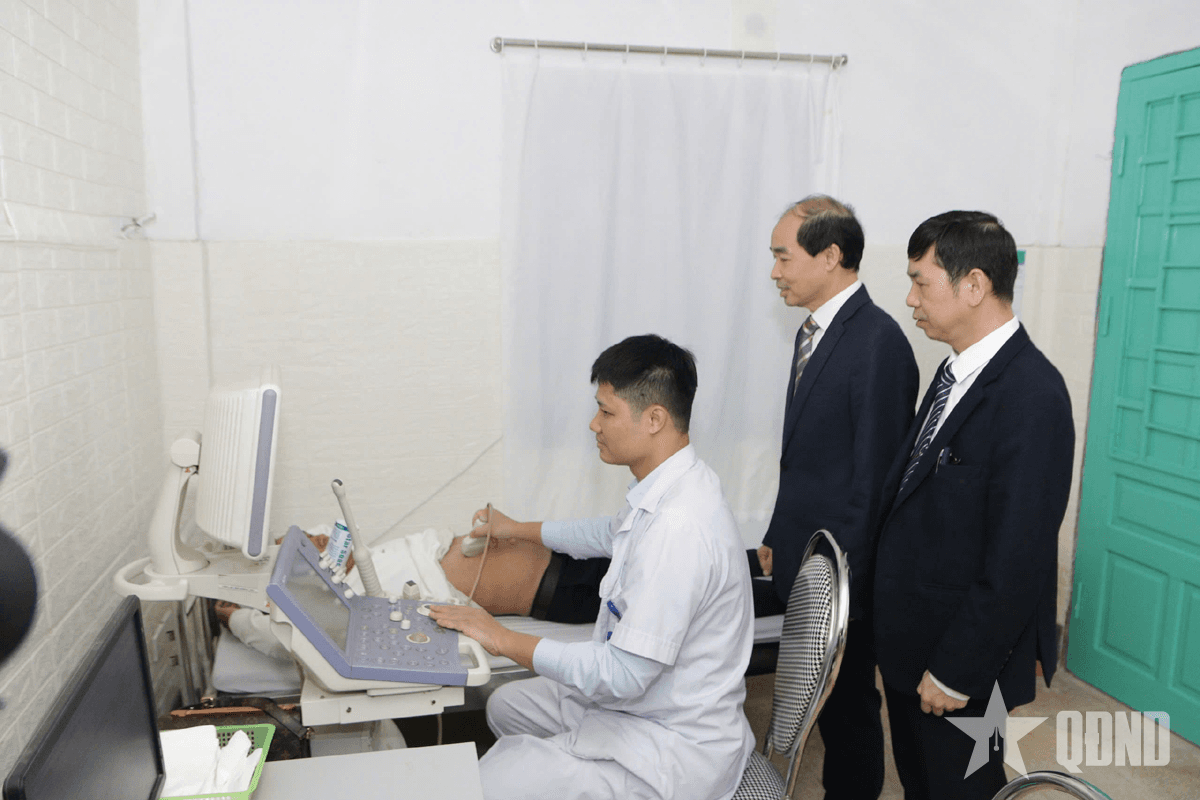 Không ngừng nâng cao chất lượng chăm sóc sức khỏe nhân dân