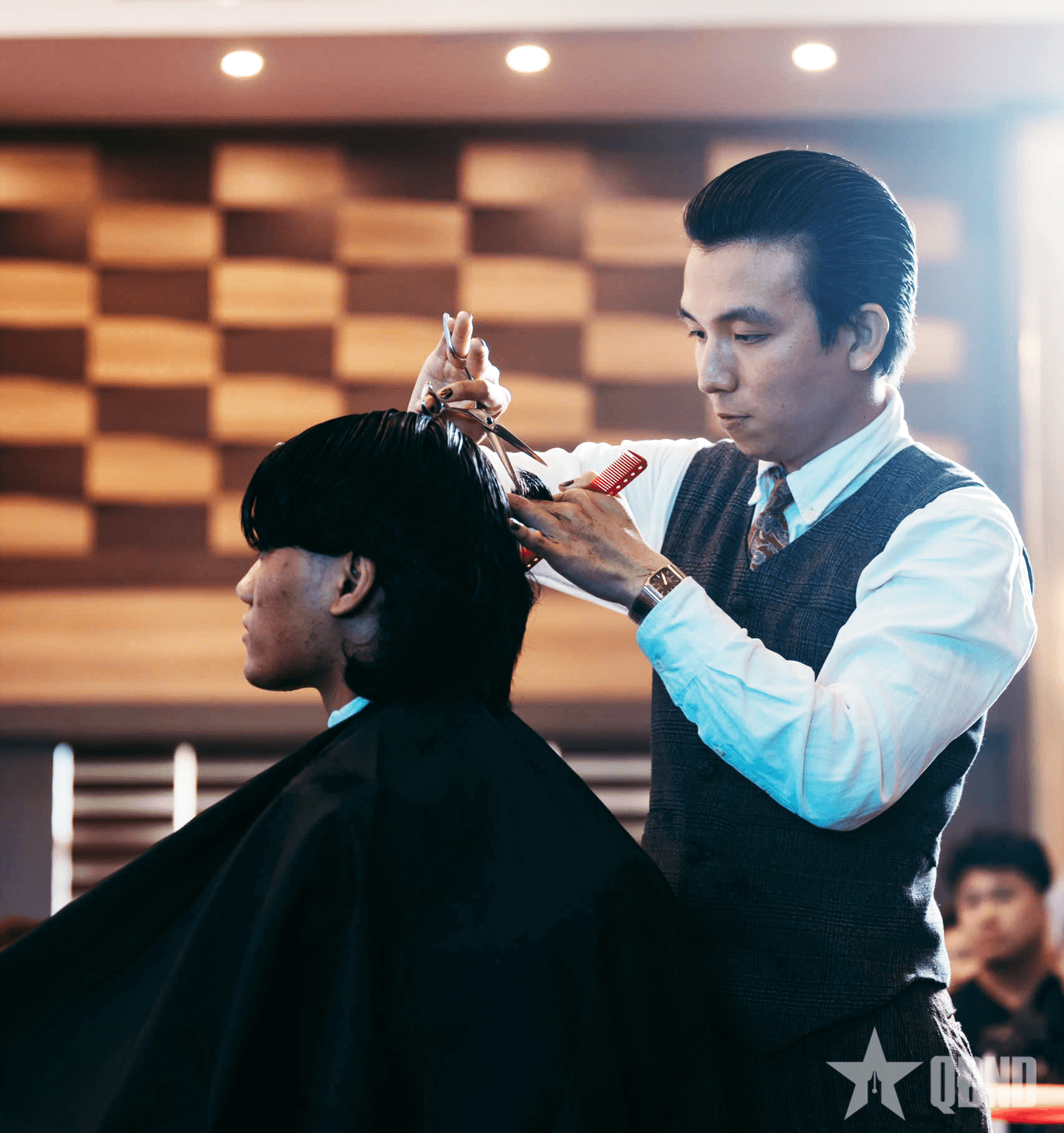Lẽ sống nhân ái của chàng trai cắt tóc