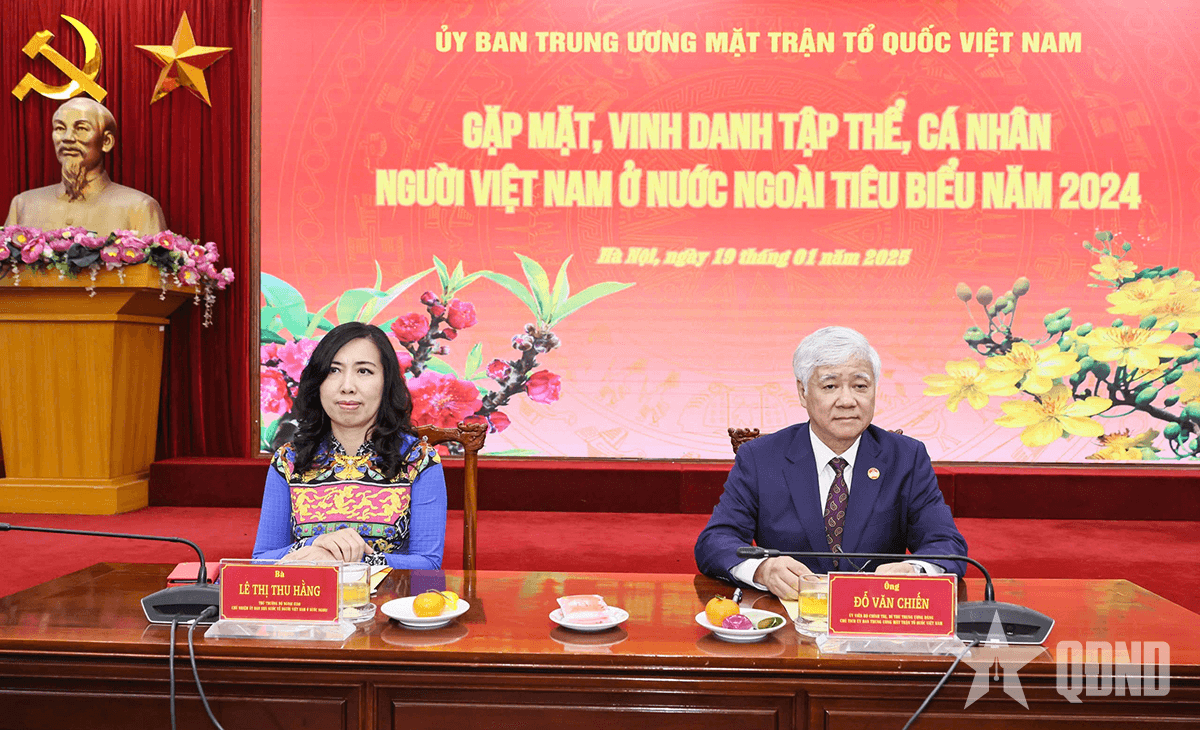 Đồng chí Đỗ Văn Chiến tiếp đoàn kiều bào tiêu biểu dự Chương trình Xuân Quê hương 2025