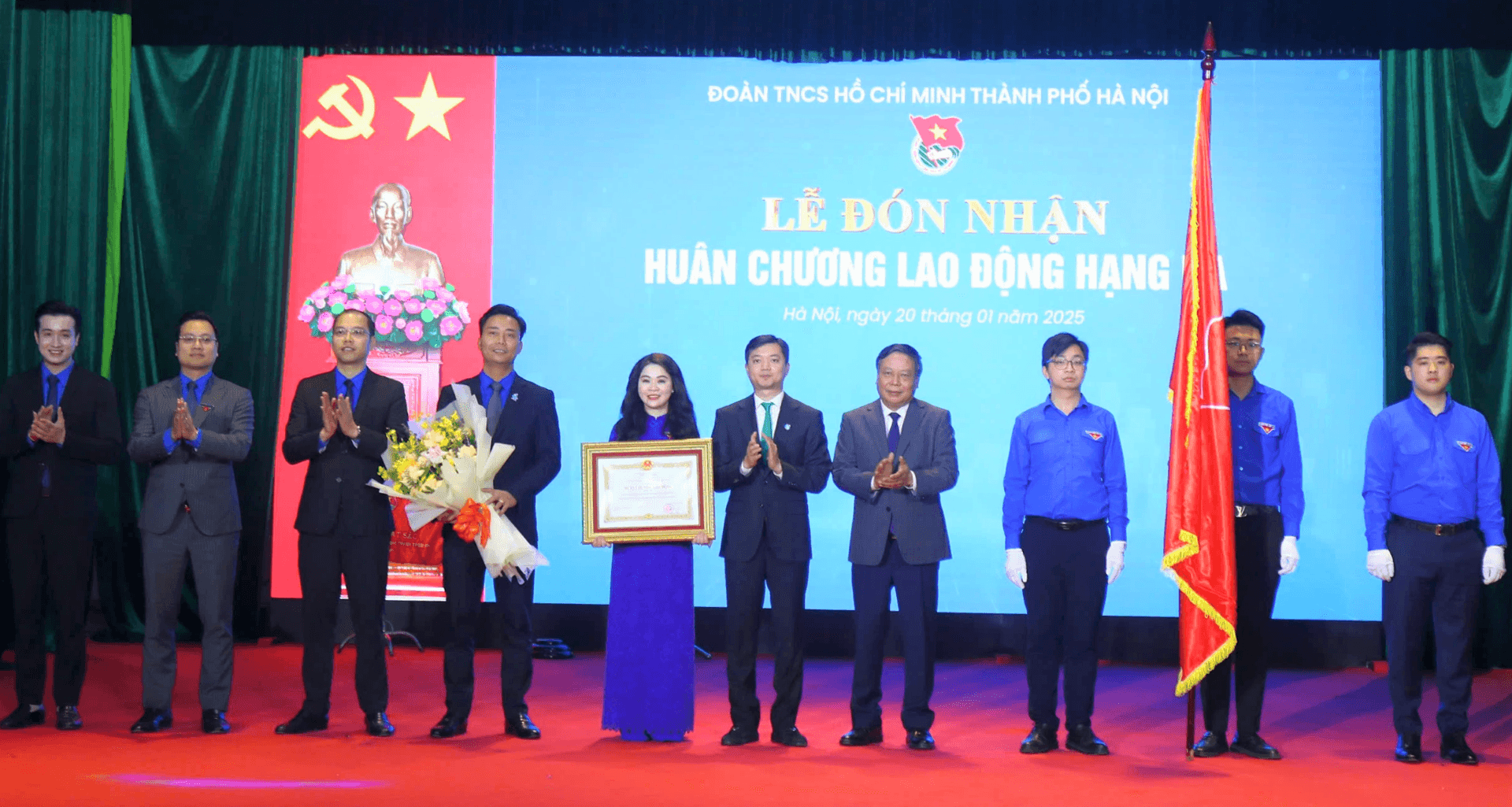Đoàn Thanh niên TP Hà Nội đón nhận Huân chương Lao động hạng Ba