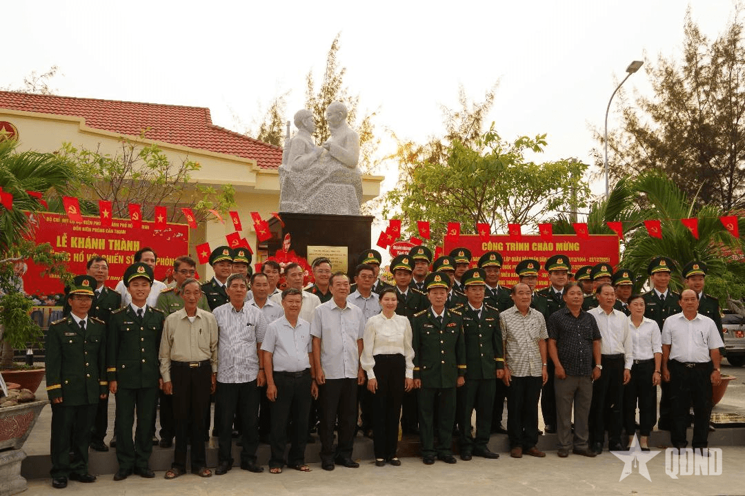 Khánh thành Tượng đài “Bác Hồ với chiến sĩ Biên phòng”