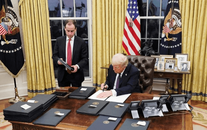 Những sắc lệnh nổi bật của tân Tổng thống Mỹ D. Trump trong ngày đầu nhậm chức