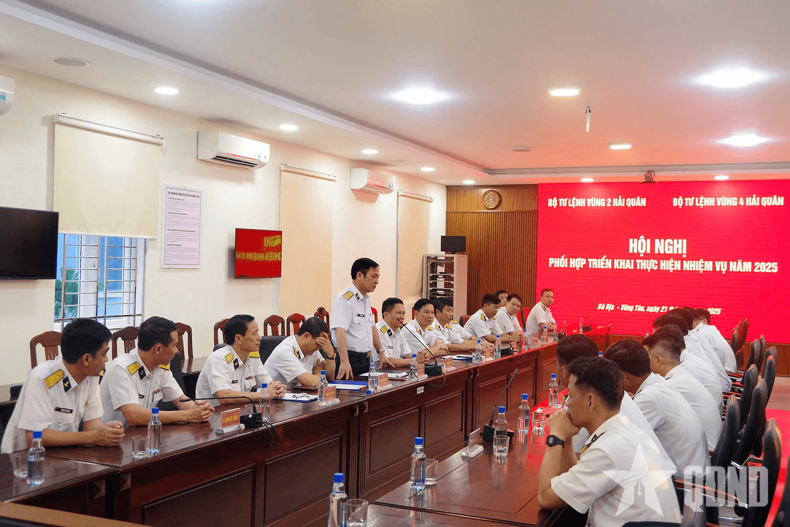 Bộ tư lệnh Vùng 2 Hải quân và Vùng 4 Hải quân phối hợp thực hiện nhiệm vụ