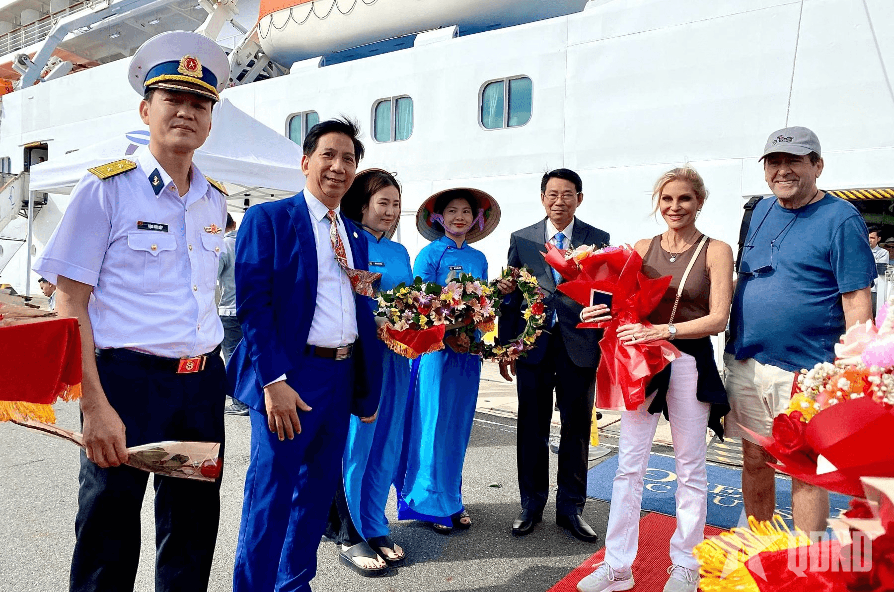 Khánh Hòa đón tàu biển quốc tế Oceania Riviera đến Cảng Quốc tế Cam Ranh