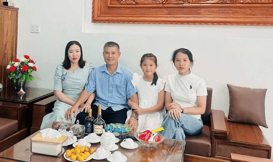 Biển một bên và em một bên