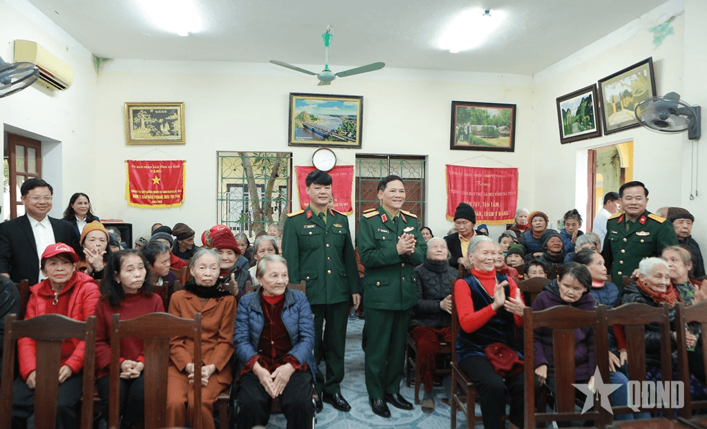 Trung tướng Phạm Trường Sơn thăm, tặng quà Trung tâm Điều dưỡng người có công và bảo trợ xã hội tỉnh Hà Tĩnh