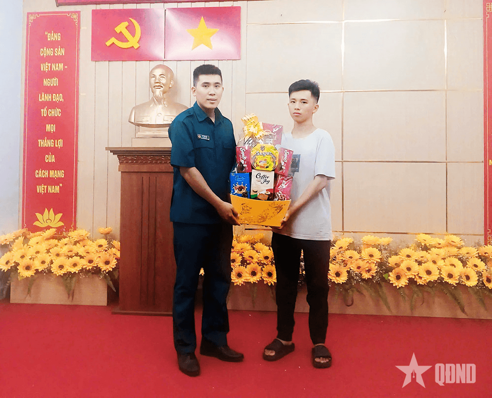Đảng viên trẻ Trần Cao Quý tình nguyện nhập ngũ