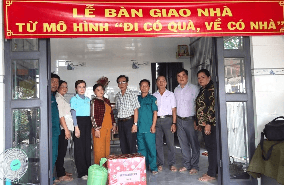 “Đi có quà, về có nhà”