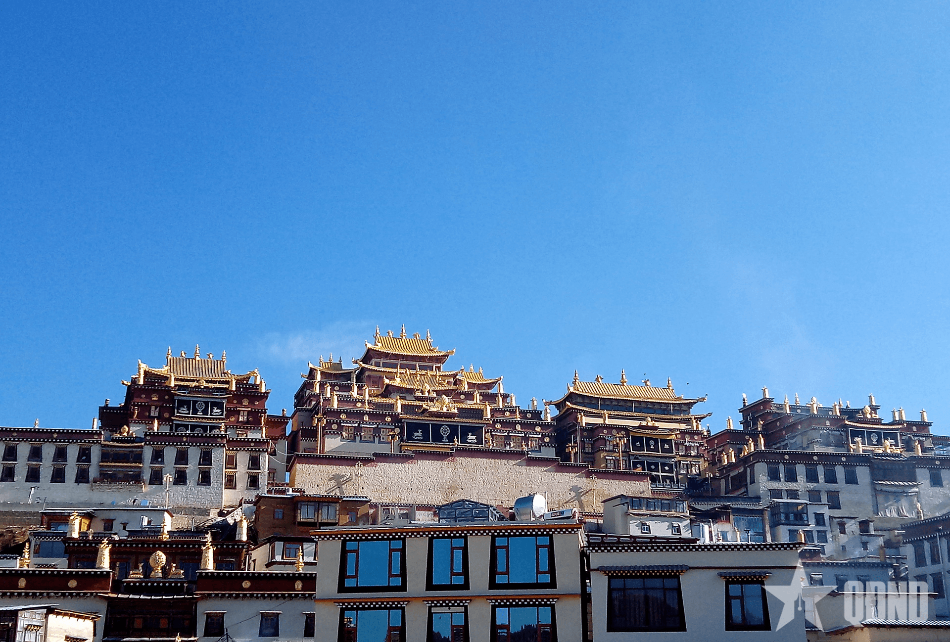 Shangri-La - “Vầng nhật nguyệt trong tim”