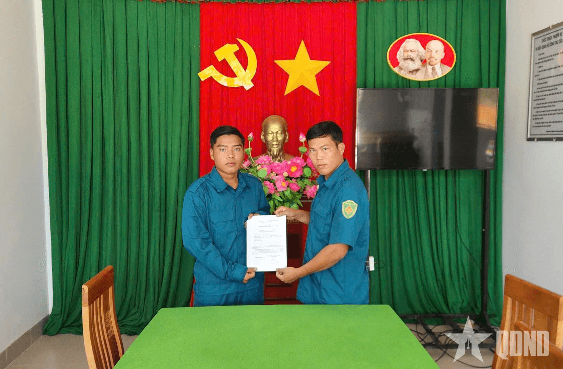 Đảng viên trẻ là chiến sĩ Dân quân thường trực tình nguyện nhập ngũ