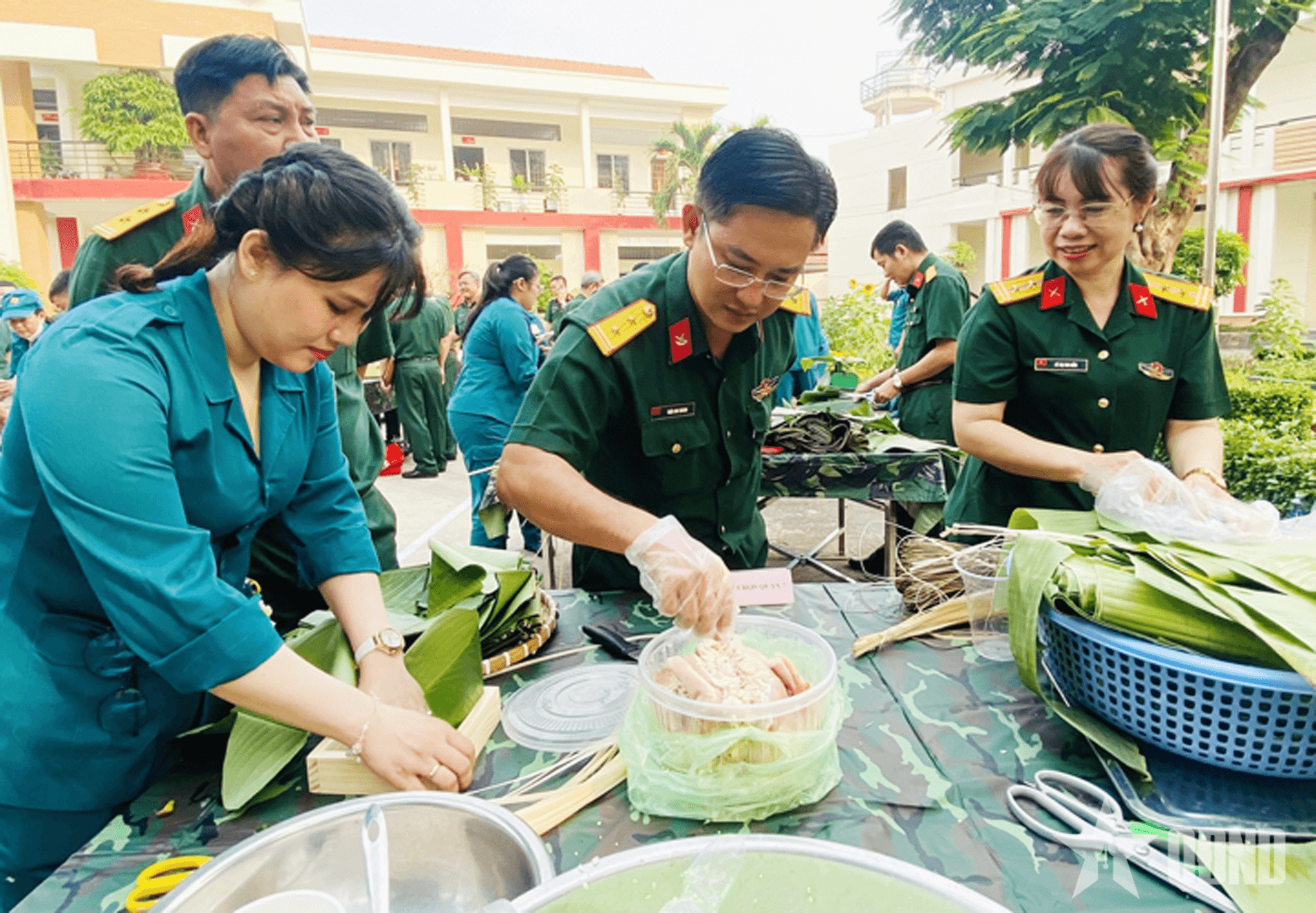 Bộ tư lệnh TP Hồ Chí Minh tổ chức Hội thi gói, nấu bánh chưng