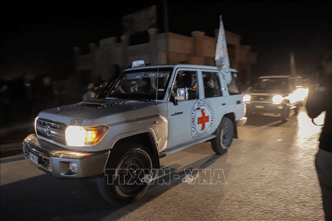 Hamas và Israel tiến hành đợt trao trả con tin thứ hai