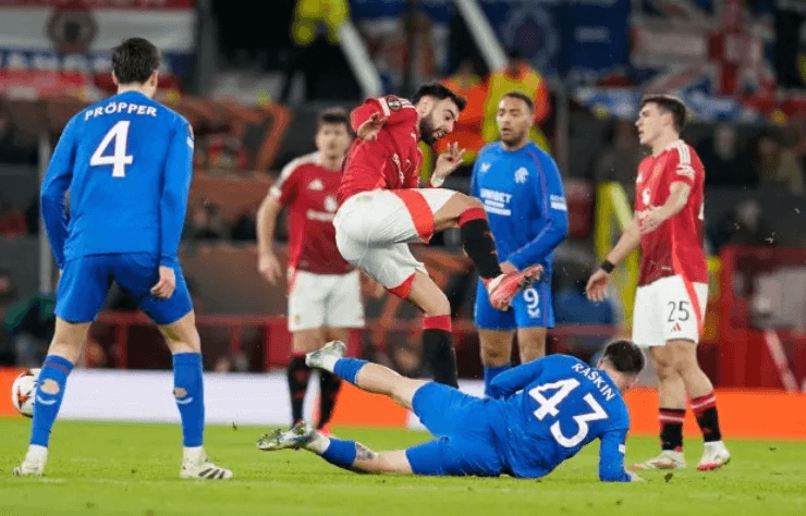 Tin thể thao (25-1): MU tái cấu trúc đội hình, dự kiến bán phần lớn ngôi sao