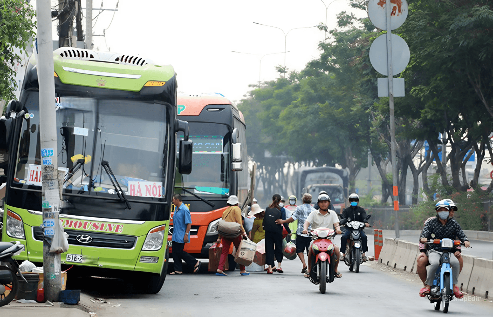 TP Hồ Chí Minh quyết liệt ngăn chặn tình trạng bến “dù”, xe “cóc”