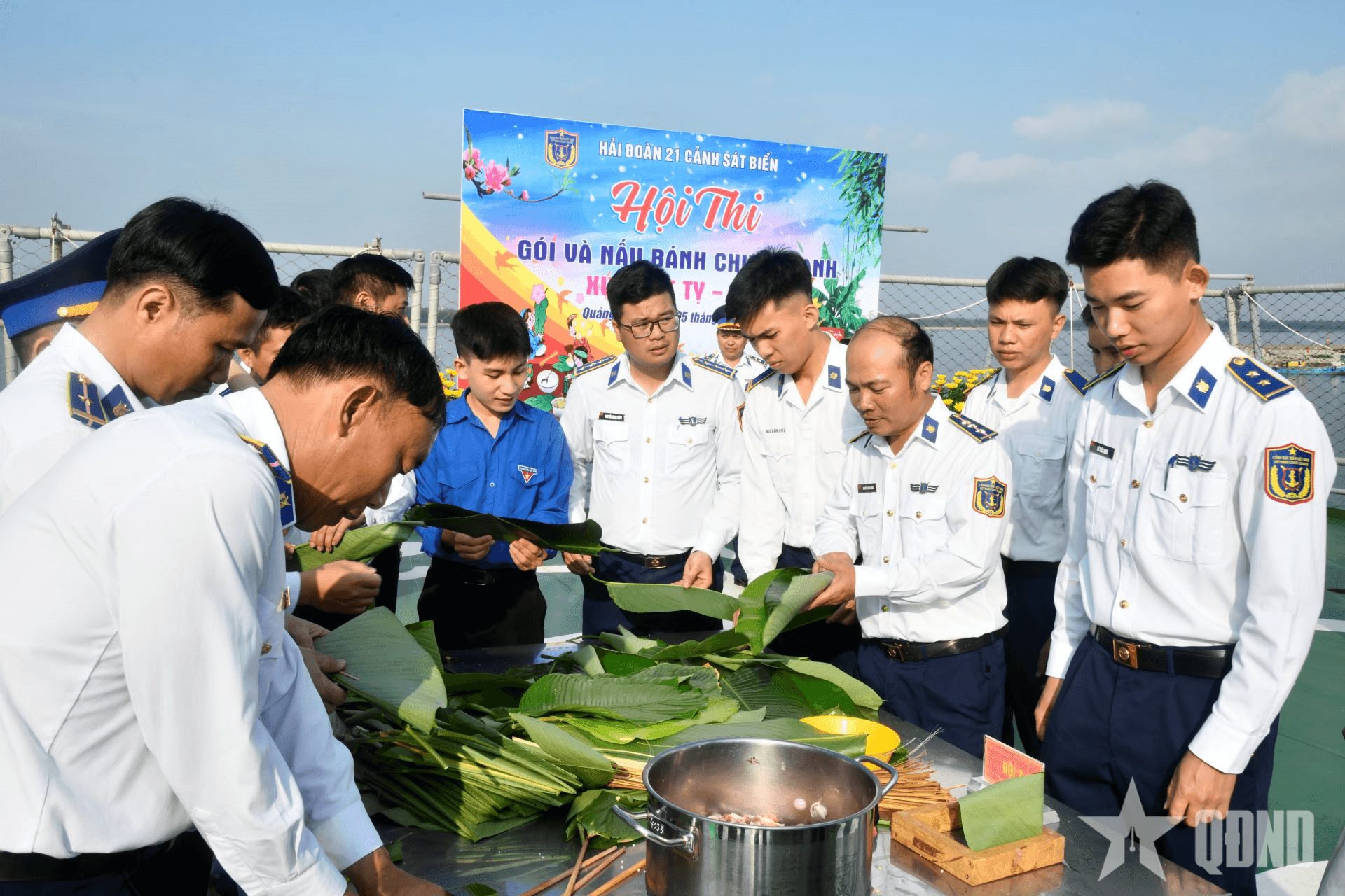 Hải đoàn 21 tổ chức Hội thi “Gói và nấu bánh chưng xanh”