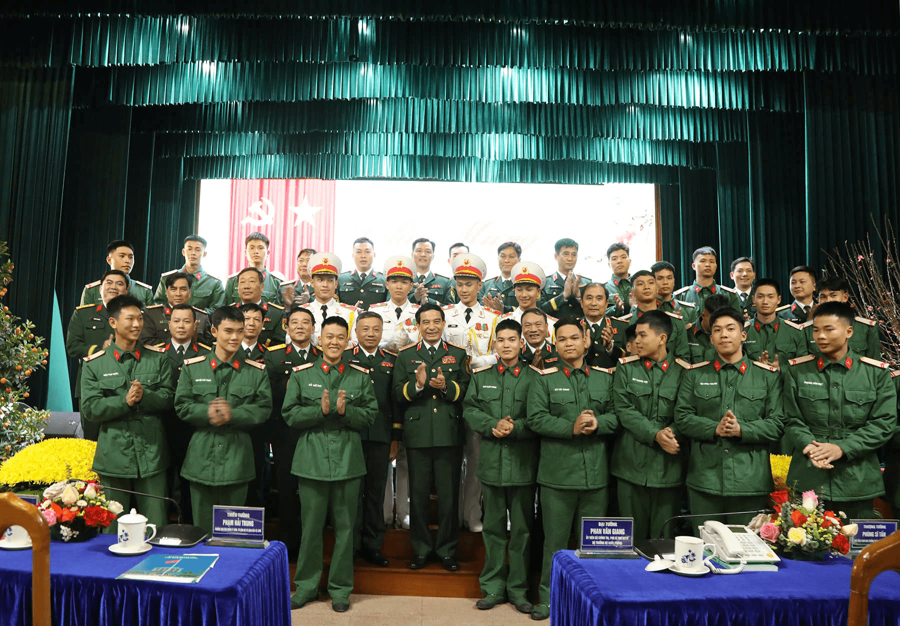 Đại tướng Phan Văn Giang thăm, chúc Tết Ban Quản lý Lăng Chủ tịch Hồ Chí Minh