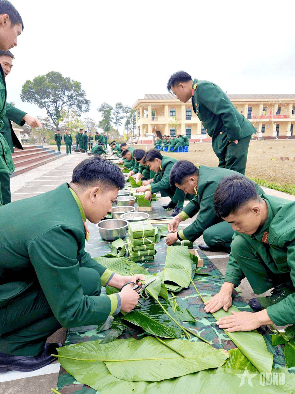 Gói yêu thương trong từng chiếc bánh chưng