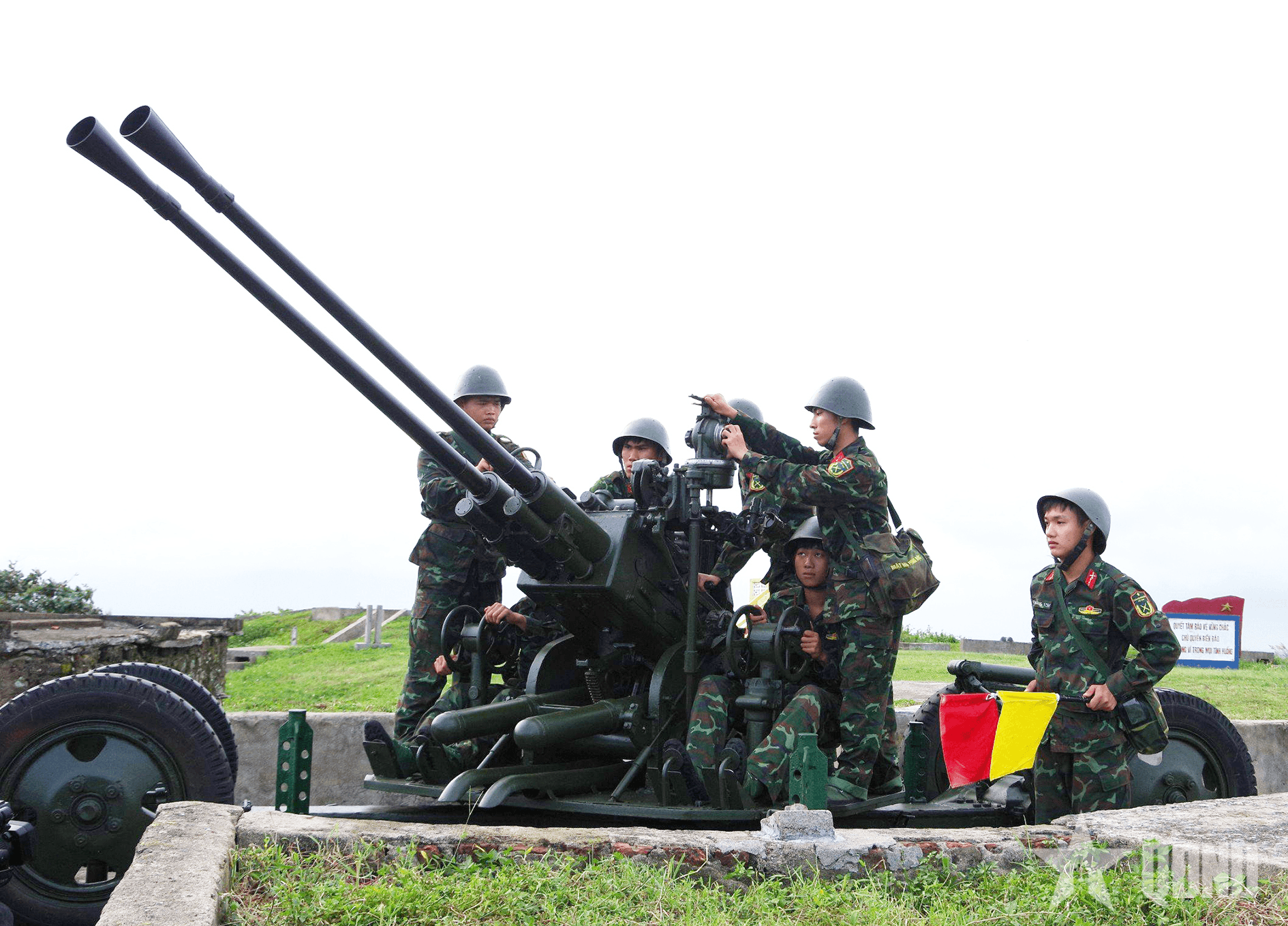 Đón xuân rộn ràng, sẵn sàng bảo vệ đảo