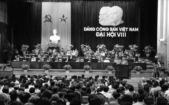 Các kỳ Đại hội của Đảng và những dấu ấn lịch sử - Đại hội lần thứ VIII: Tiếp tục đổi mới, đẩy mạnh công nghiệp hóa, hiện đại hóa đất nước