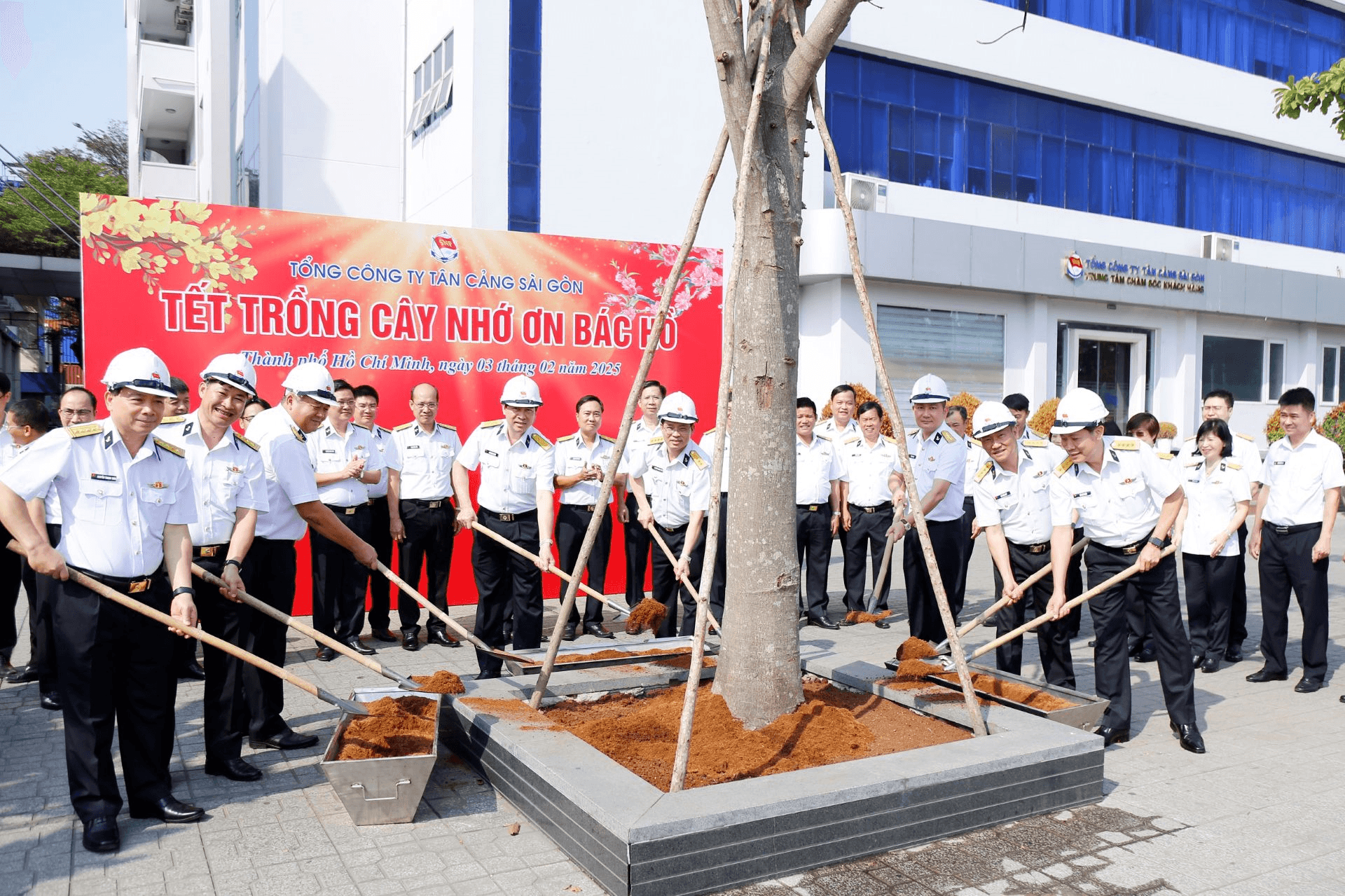 Tổng công ty Tân Cảng Sài Gòn phấn đấu hoàn thành xuất sắc nhiệm vụ sản xuất kinh doanh