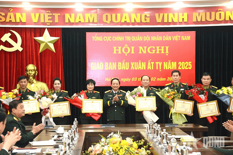 Thượng tướng Trịnh Văn Quyết chủ trì giao ban Tổng cục Chính trị đầu Xuân Ất Tỵ
