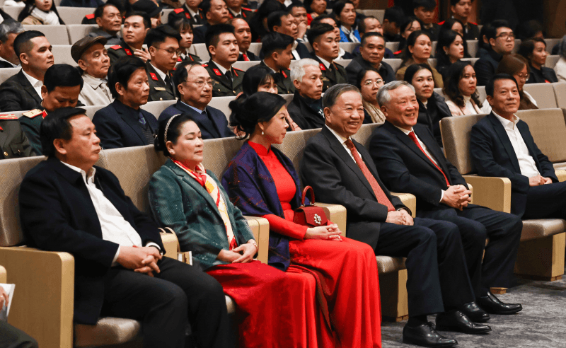 Tổng Bí thư Tô Lâm dự chương trình nghệ thuật đặc biệt “95 năm thắp sáng niềm tin”