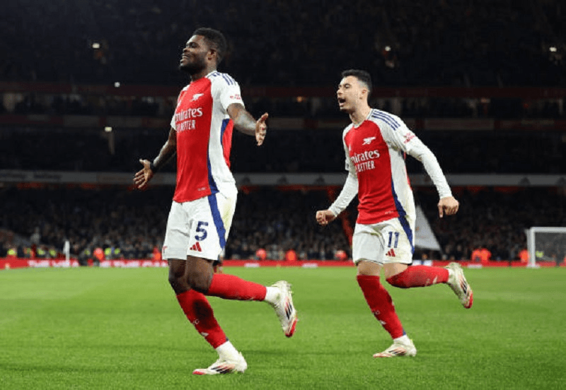Tin thể thao (3-2): Arsenal vùi dập Man City, Man Utd ra mắt tân binh