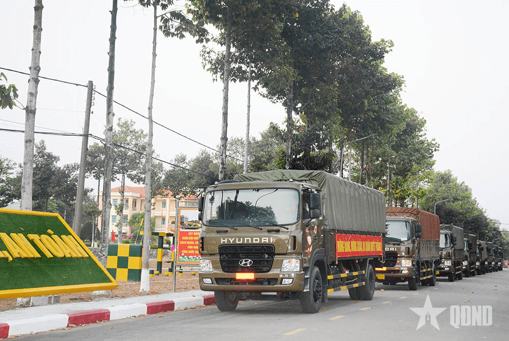 Lữ đoàn 972 xuất quân thực hiện nhiệm vụ vận chuyển đầu xuân