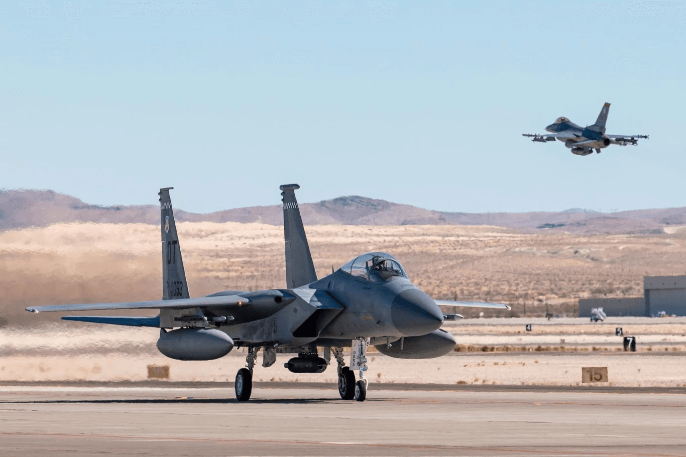 Quân sự thế giới hôm nay (4-2): Vì sao Mỹ mua máy bay chiến đấu F-15 EX Eagle II?