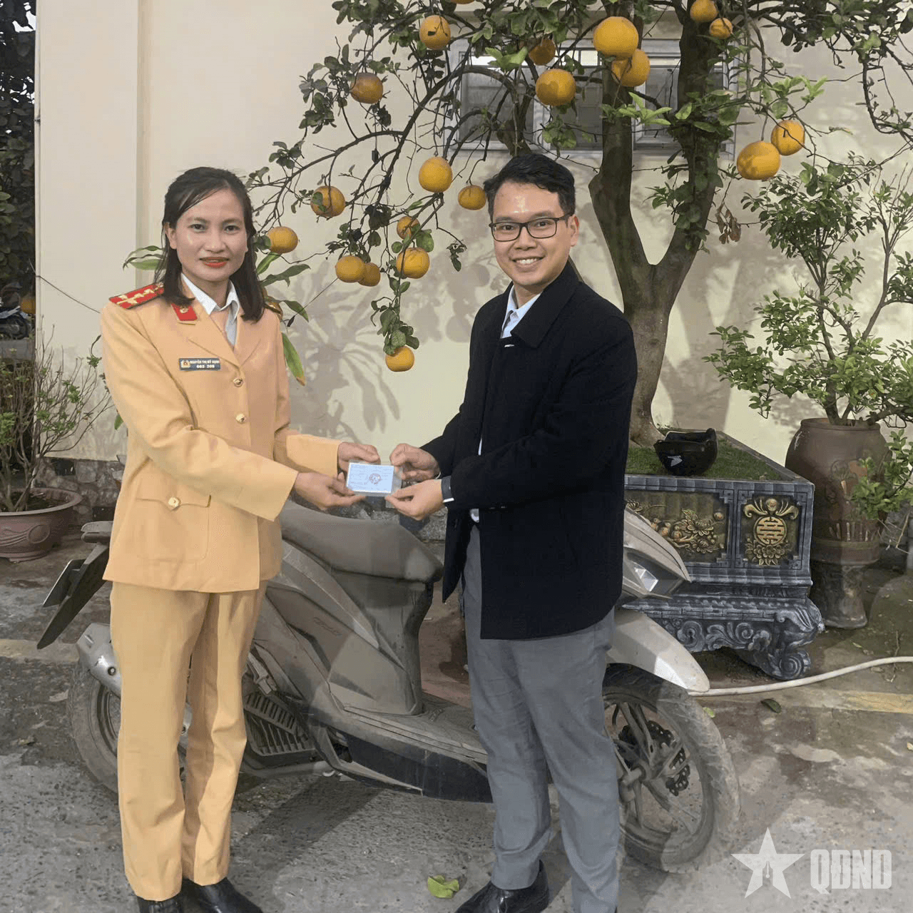 Cảnh sát giao thông bàn giao phương tiện bị đánh cắp cho chủ sở hữu