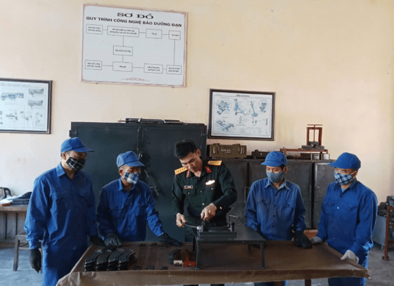 Thủ kho quân khí tận tâm với công việc
