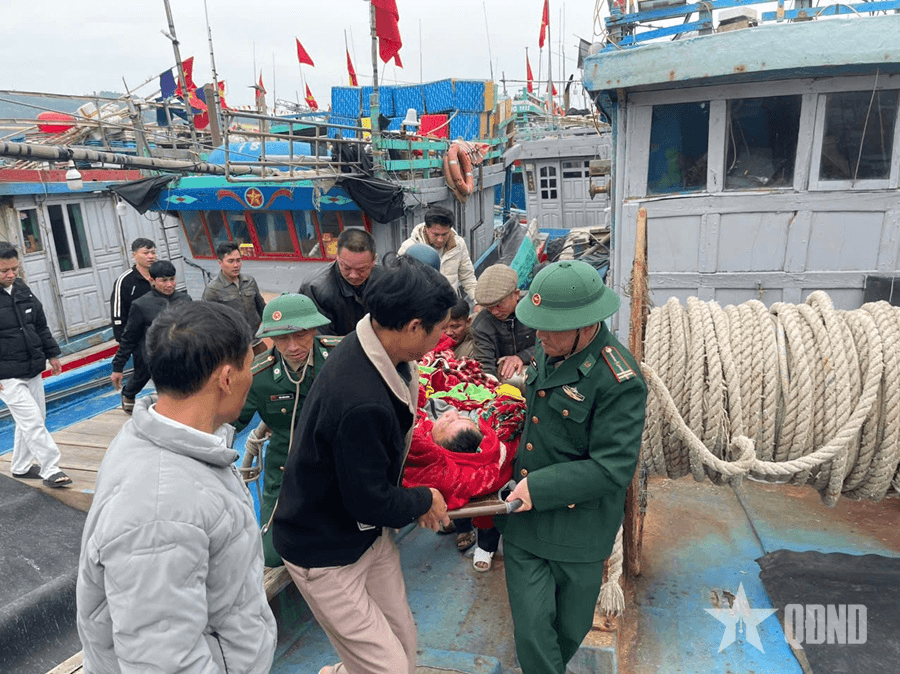 Kịp thời cấp cứu thuyền viên bị đột quỵ trên biển