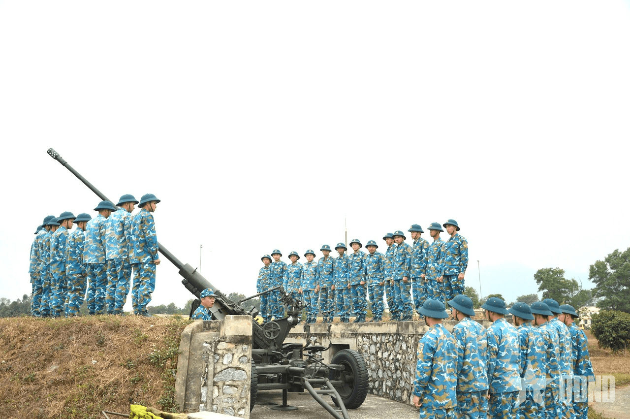 Học viện Phòng không-Không quân sôi nổi huấn luyện những ngày đầu năm mới