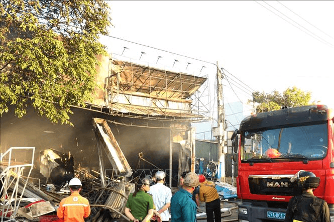 Đắk Lắk: Dập tắt đám cháy lớn ở xưởng điện lạnh