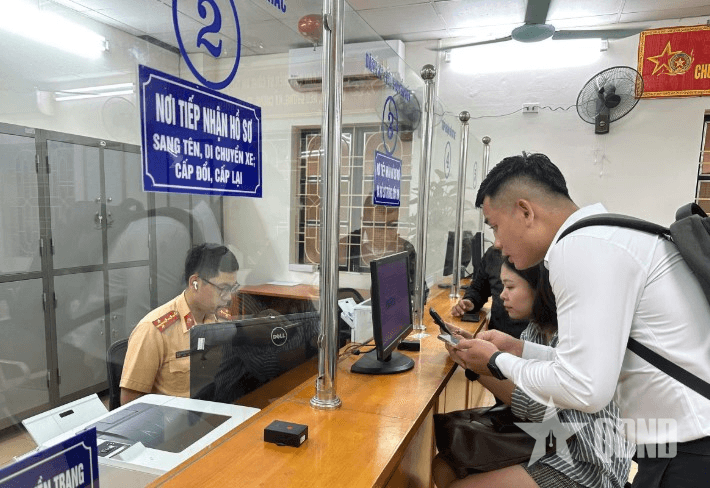 Đổi giấy chứng nhận đăng ký với xe biển số nền vàng: Cần sớm "gỡ khó" cho người dân, doanh nghiệp