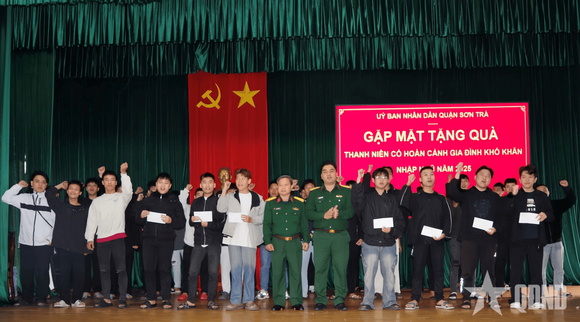 Đà Nẵng: Gặp mặt thanh niên nhập ngũ có hoàn cảnh khó khăn