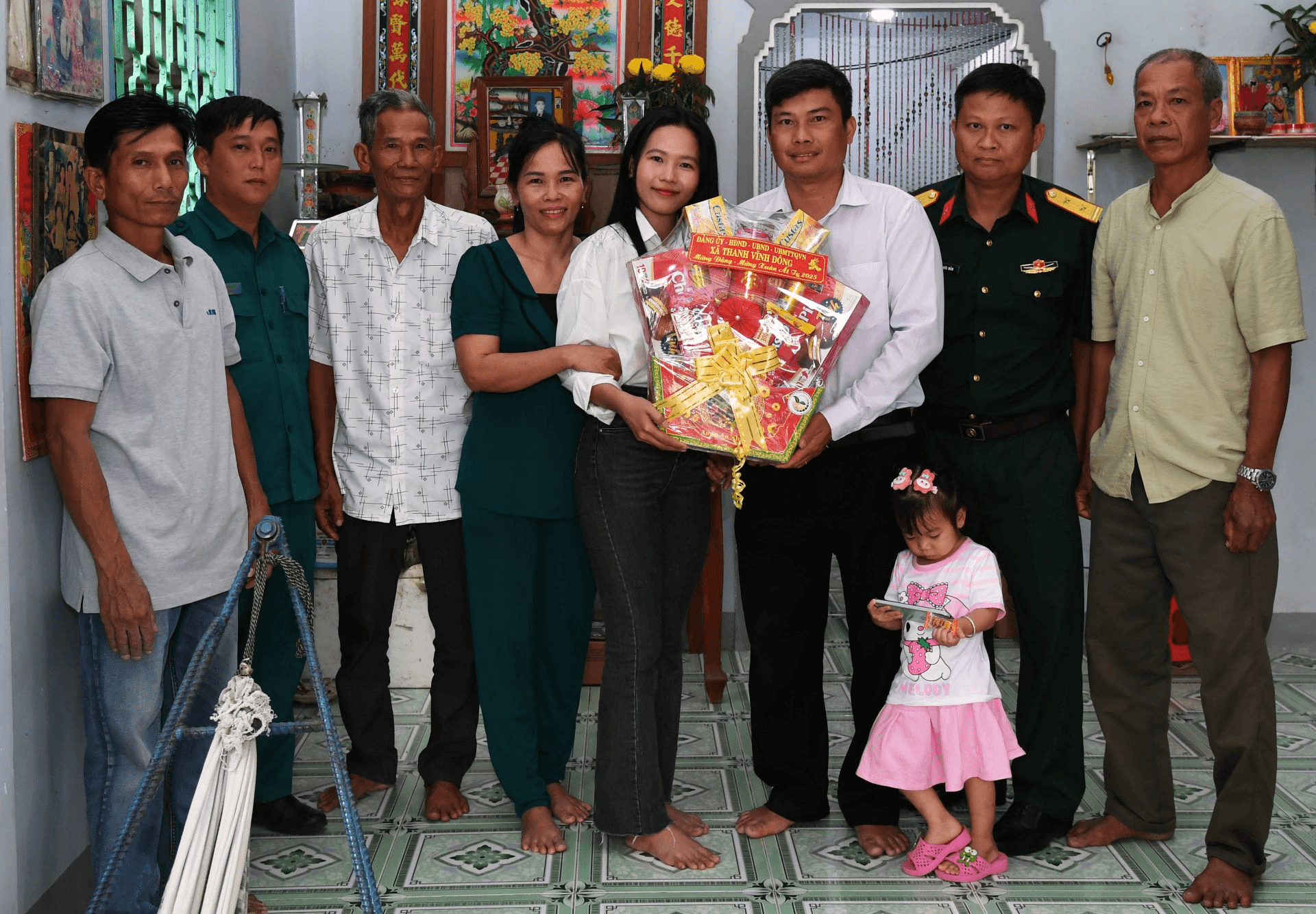 Nữ cử nhân xung phong nhập ngũ