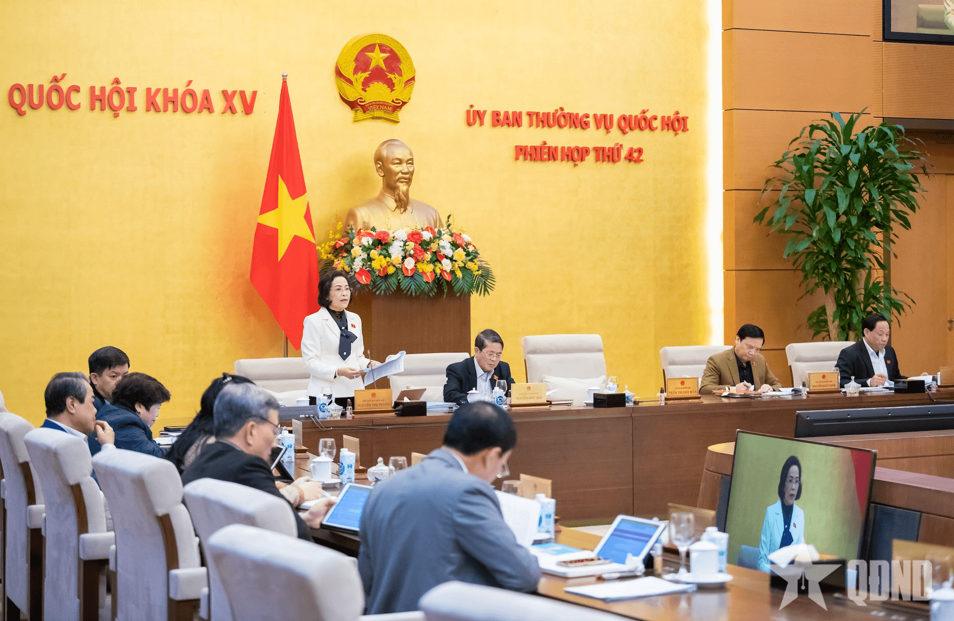 Dự thảo Luật Nhà giáo: Bỏ đề xuất tăng 1 bậc lương với giáo viên xếp lương lần đầu
