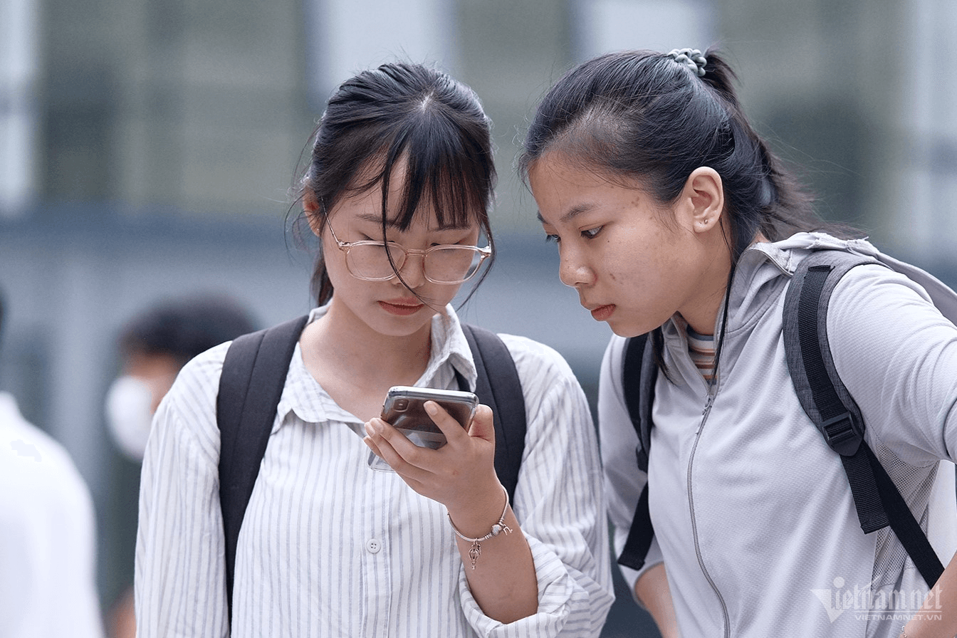 Thủ tướng yêu cầu xử lý nghiêm, công khai những trường hợp vi phạm quy định về tuyển sinh, dạy thêm, học thêm