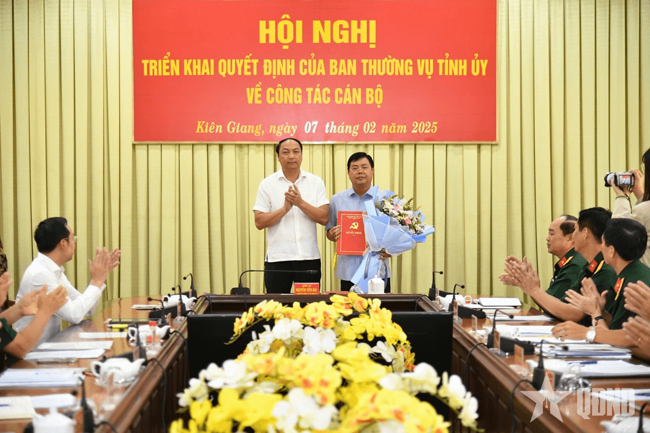 Kiên Giang: Công bố các quyết định về công tác cán bộ