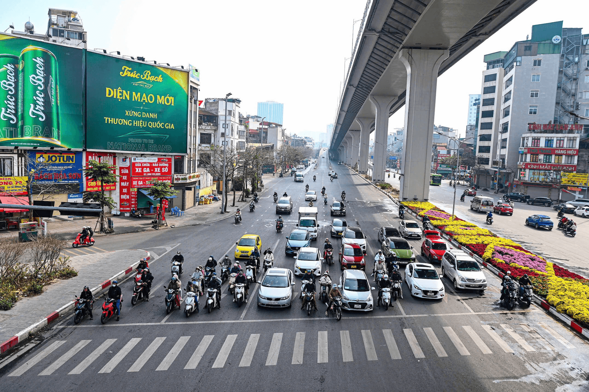Giáo dục và xử phạt - biện pháp căn cơ nâng cao văn hóa giao thông